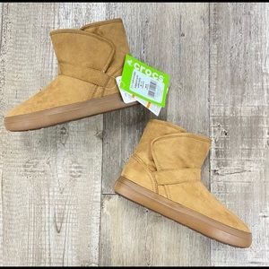 Crocs Lodgepoint Synth Suede Bootie in Hazelnut